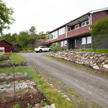 Hotell A Family-home In Lofoten *